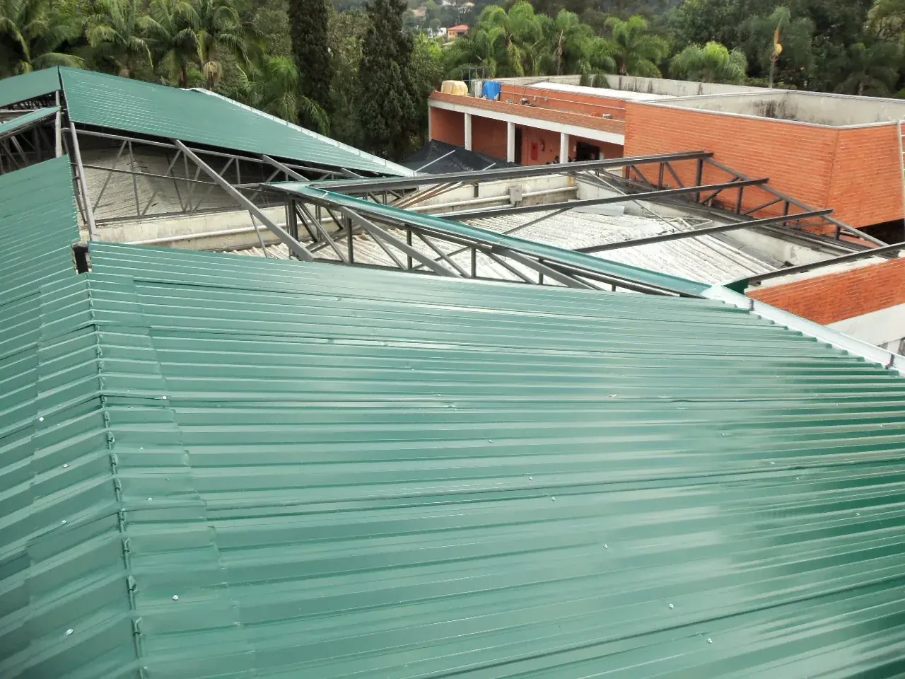 Estrutura de telha metálica para construção de telhado — Elite Telhados