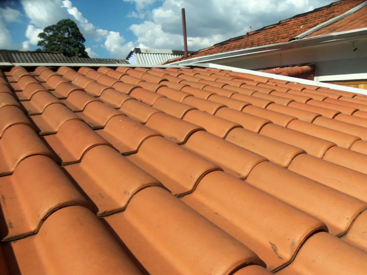 Elite Telhados — Acabamento do telhado em obra finalizada pela equipe.